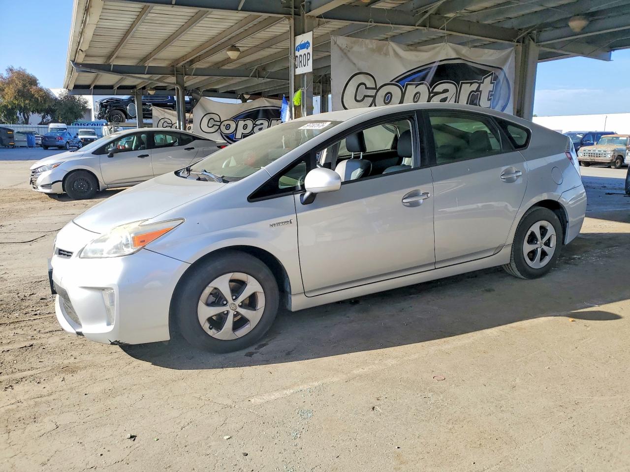 Salvage Toyota Prius Image
