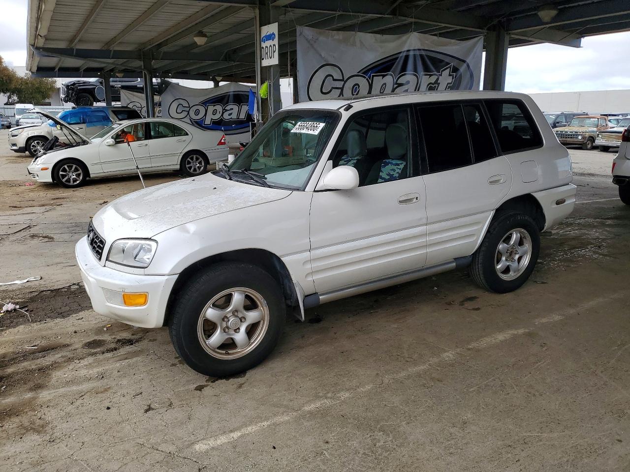 Salvage Toyota RAV4 Image
