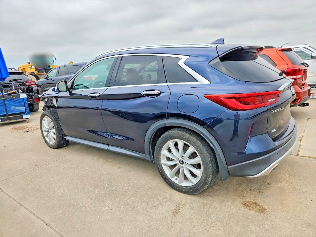 INFINITI Qx Essential