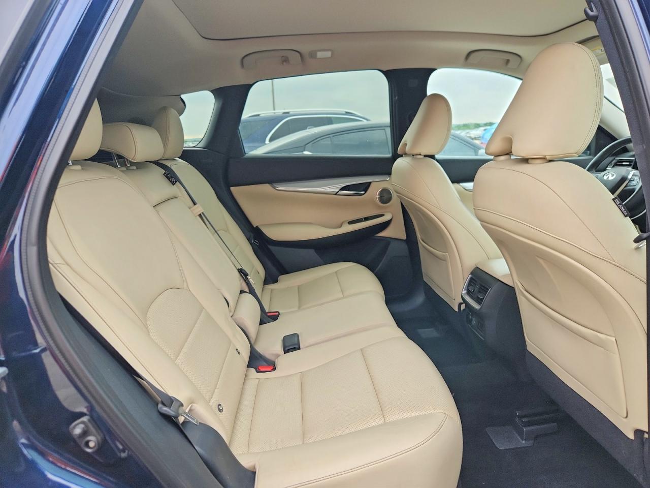 INFINITI Qx Essential