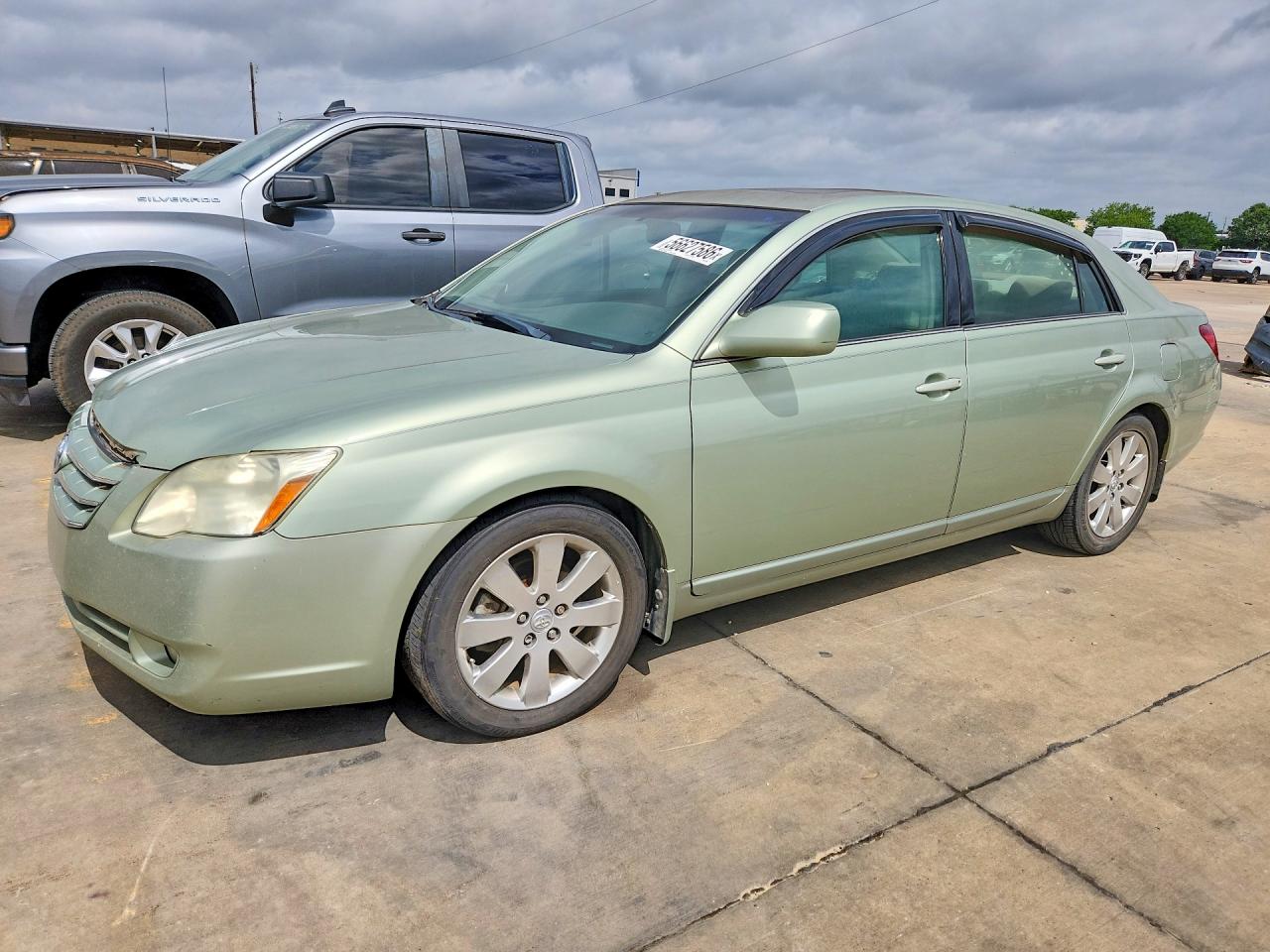 Salvage Toyota Avalon Image