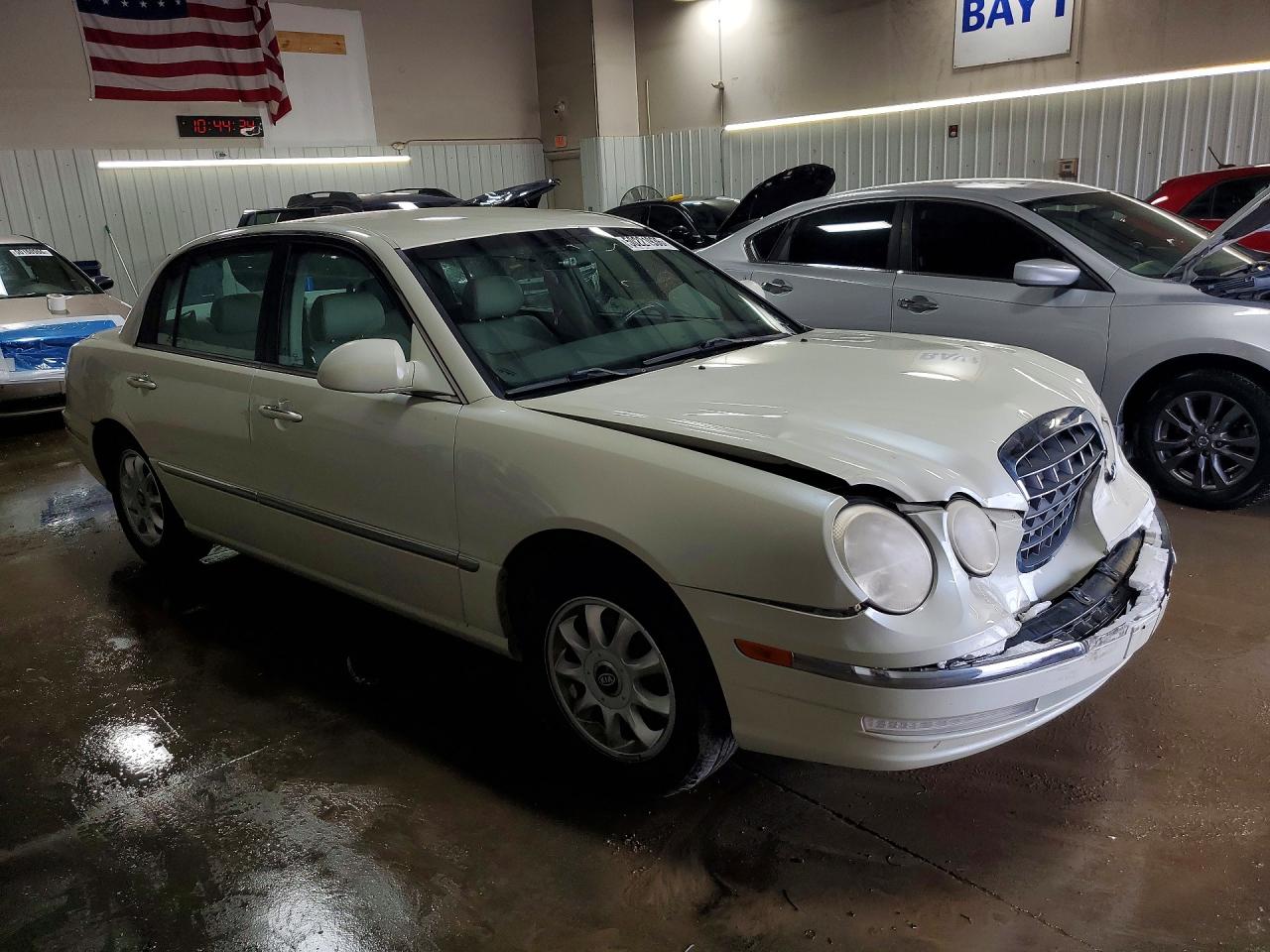 Kia Amanti Base