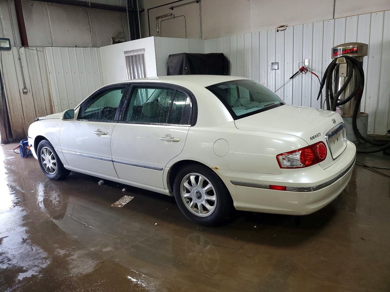 Kia Amanti Base