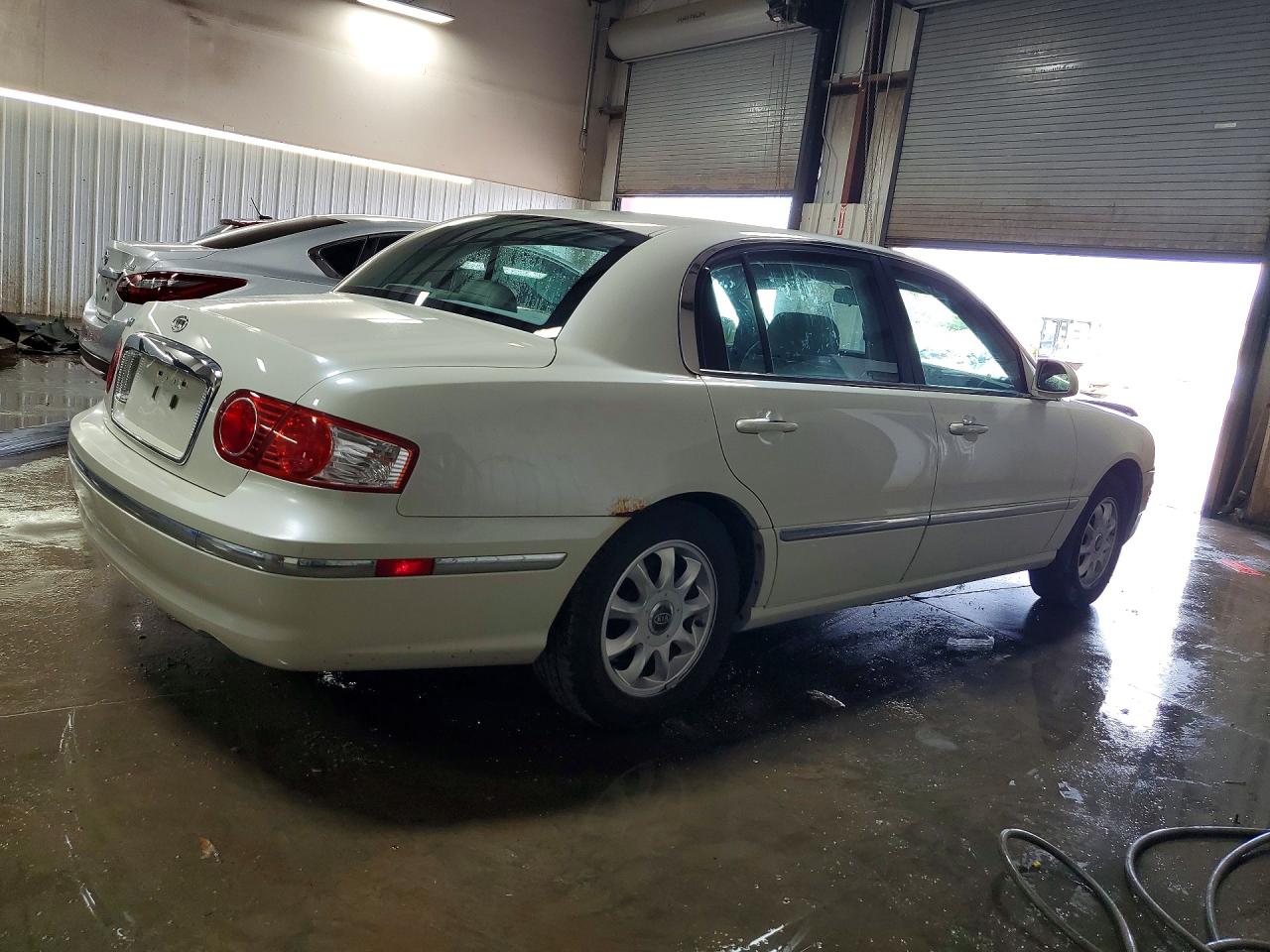 Kia Amanti Base