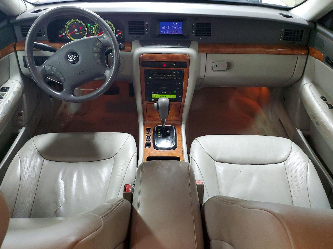 Kia Amanti Base