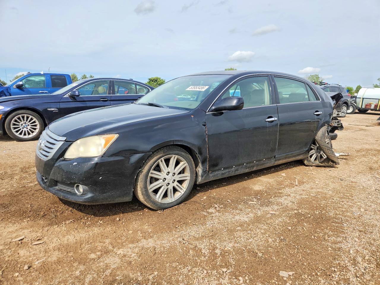 Salvage Toyota Avalon Image