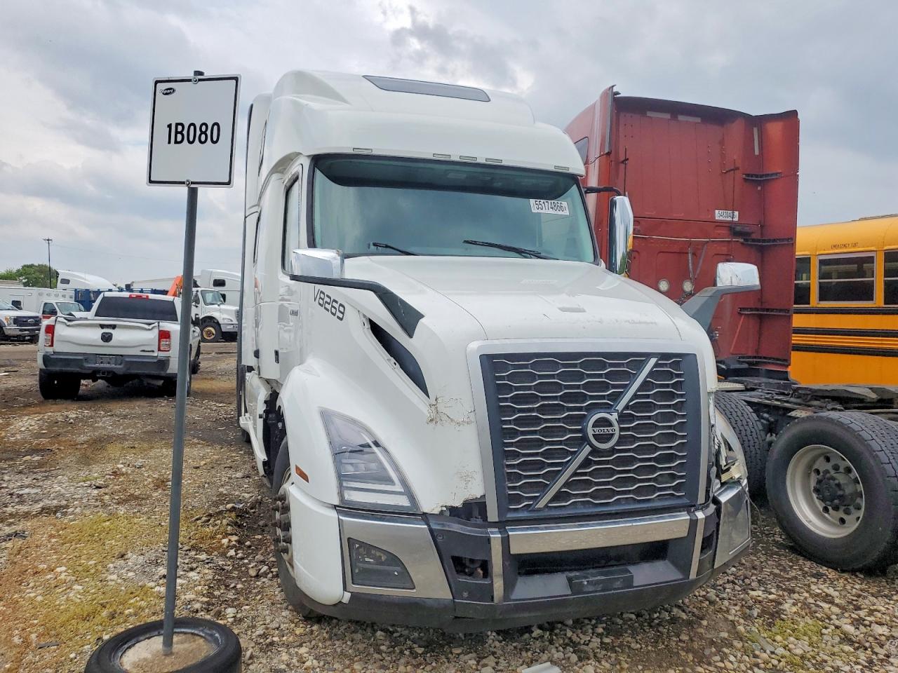 Salvage Volvo Vn Image