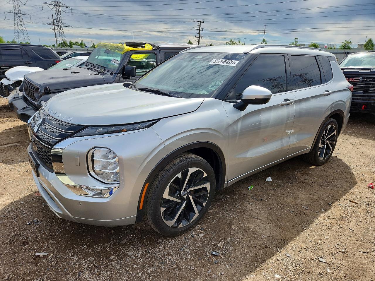 Salvage Mitsubishi Outlander Image