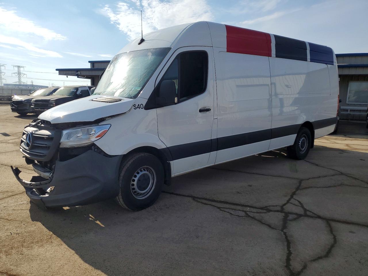 Salvage Mercedes-Benz Sprinter Image