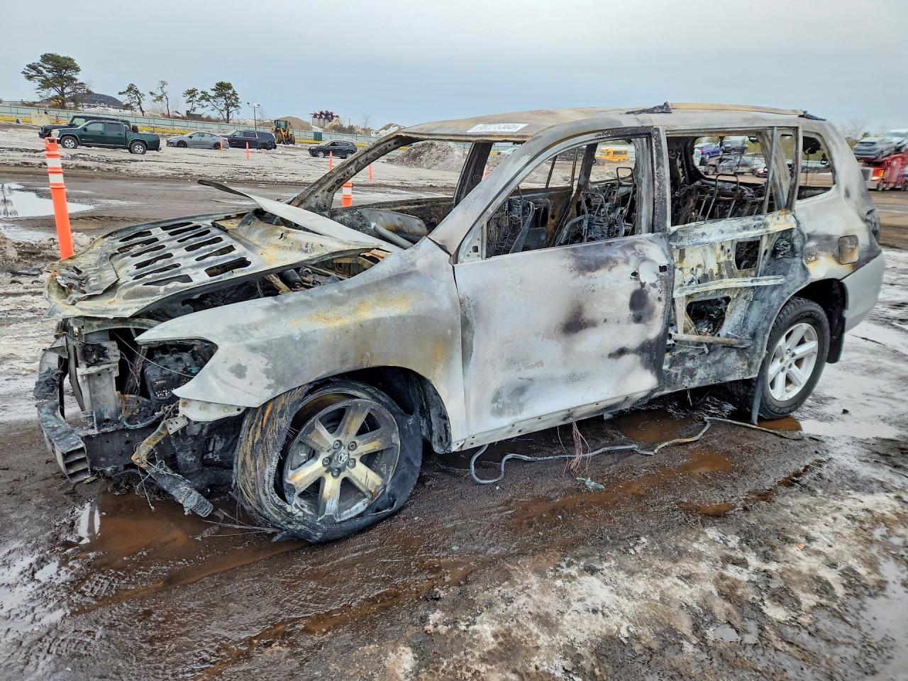 Salvage Toyota Highlander Image