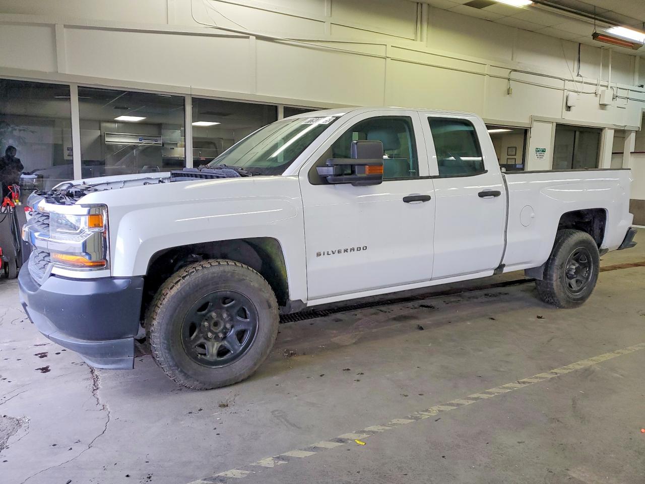 Salvage Chevrolet Silverado Image
