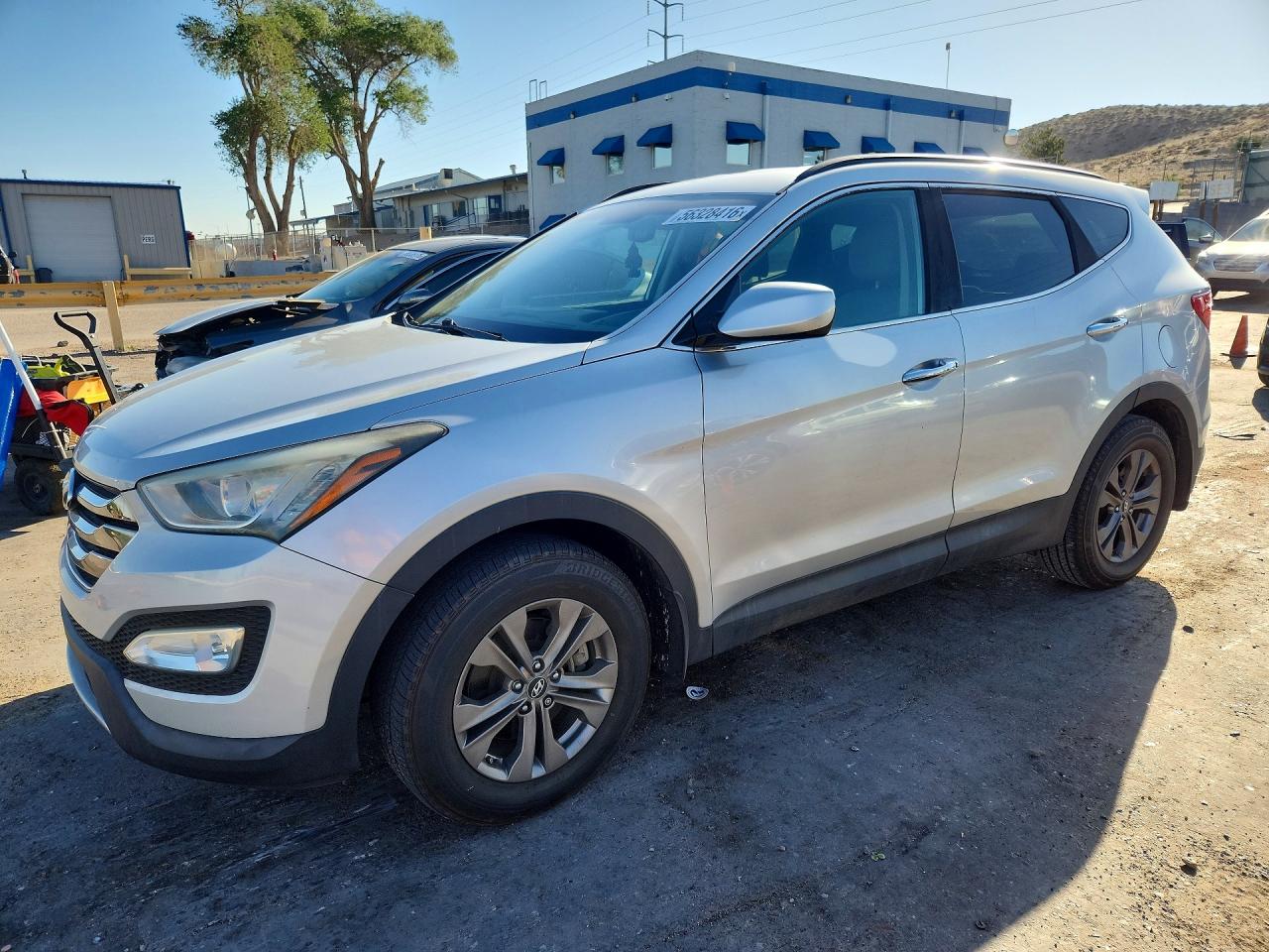 Salvage Hyundai SANTA FE Image