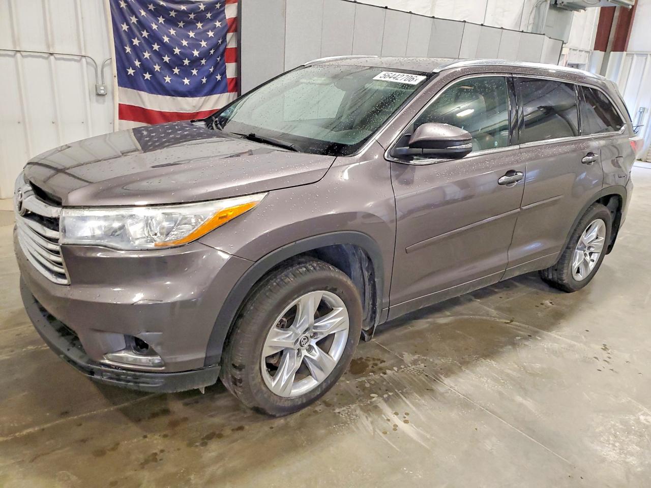 Salvage Toyota Highlander Image