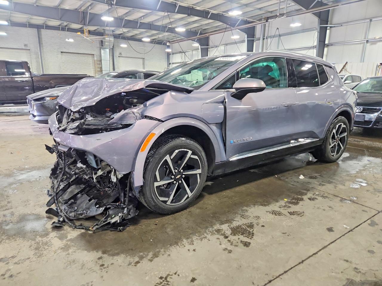 Salvage Chevrolet Equinox Image