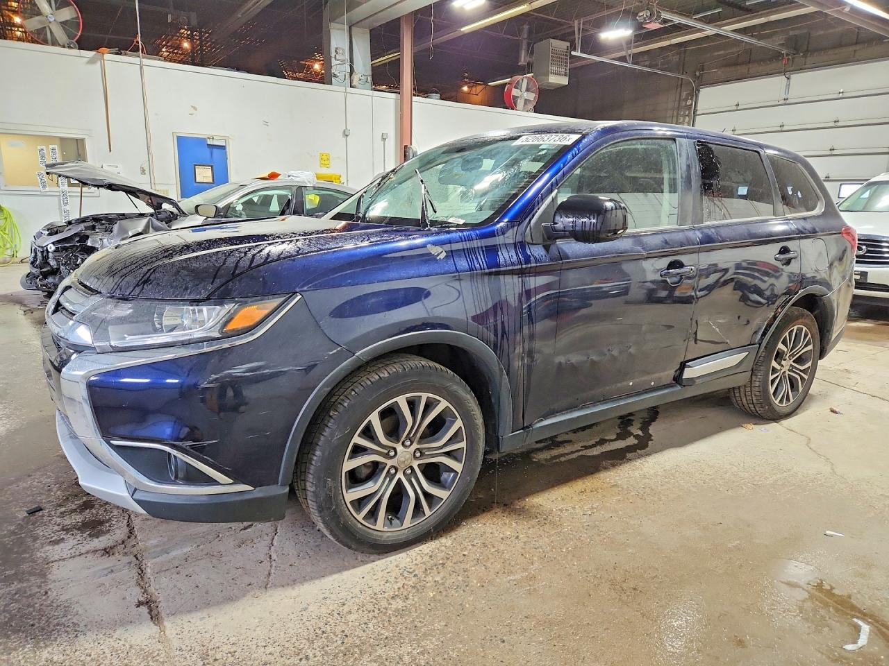 Salvage Mitsubishi Outlander Image