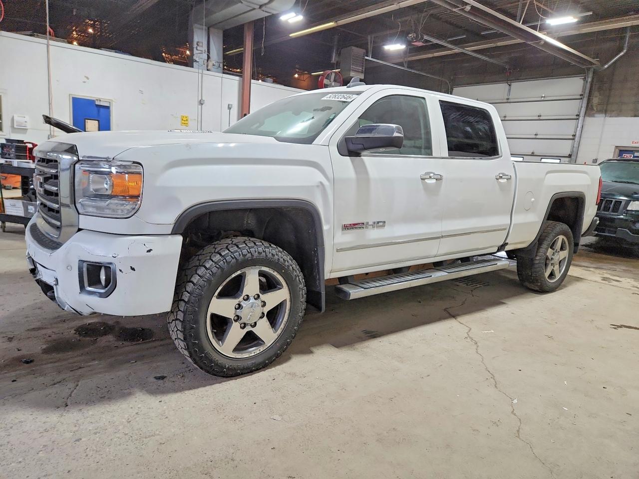 Salvage GMC Sierra Image