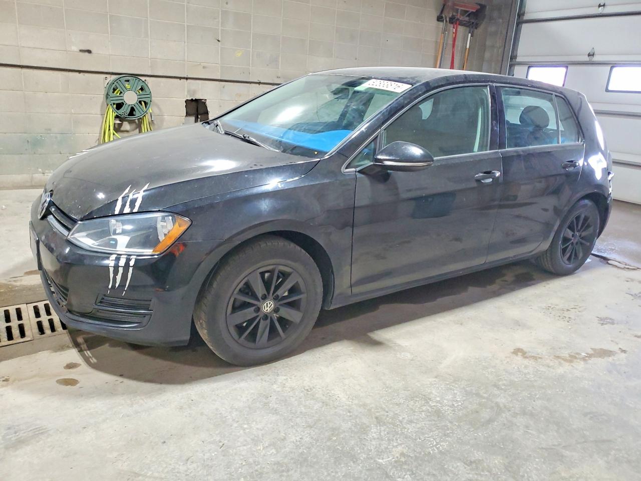 Salvage Volkswagen Golf Image