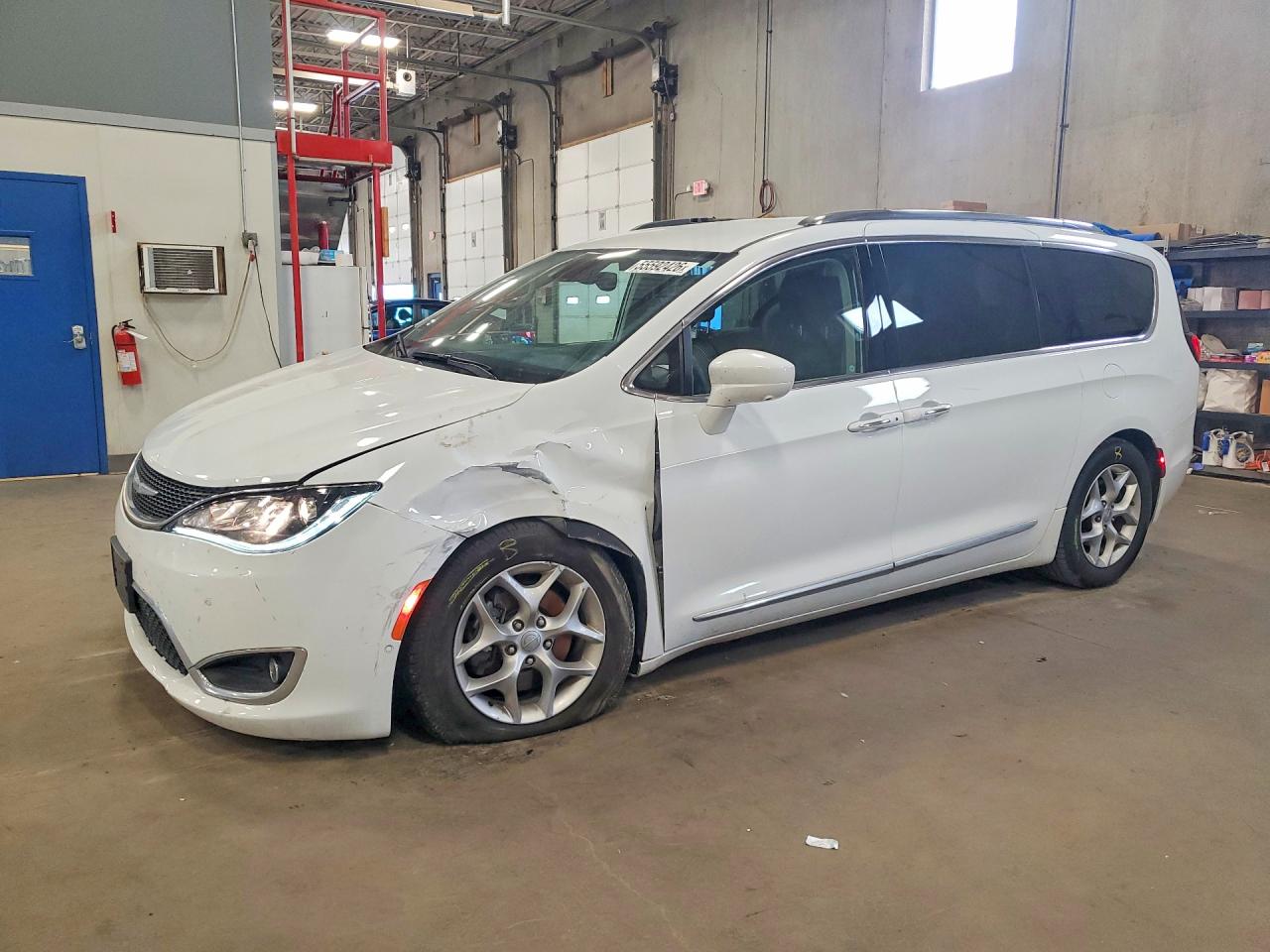 Salvage Chrysler Pacifica Image