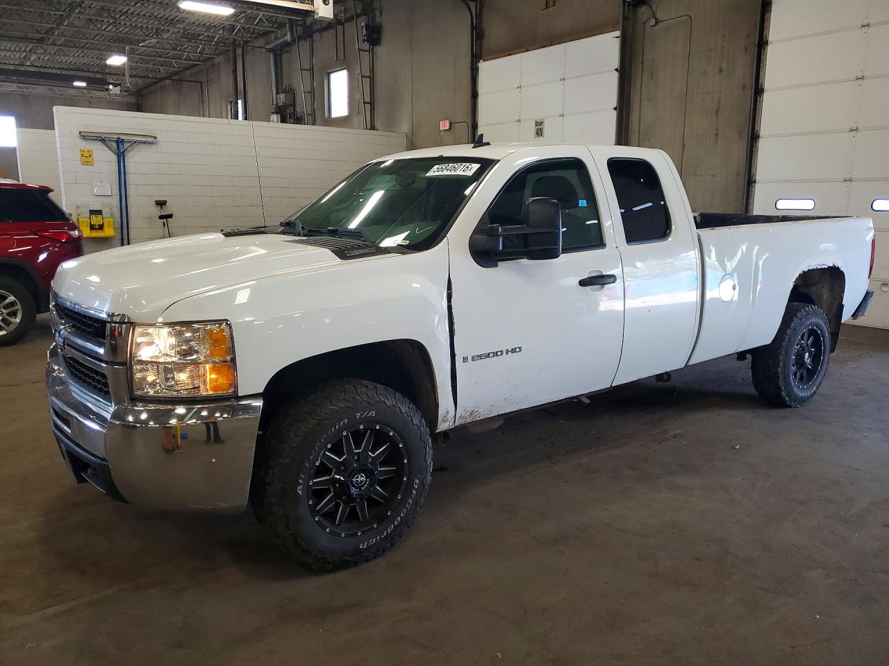 Salvage Chevrolet Silverado Image