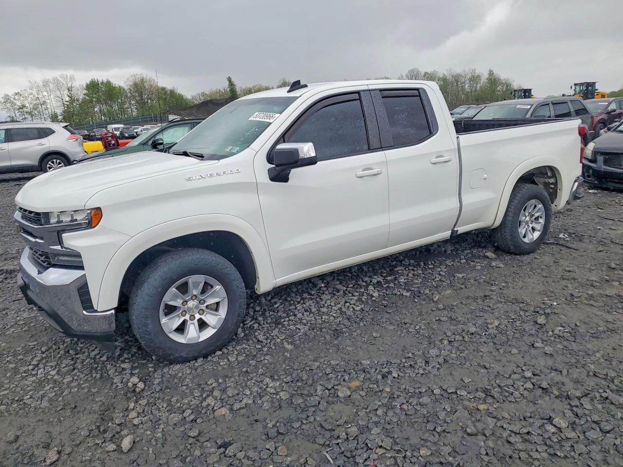 Salvage Chevrolet Silverado Image