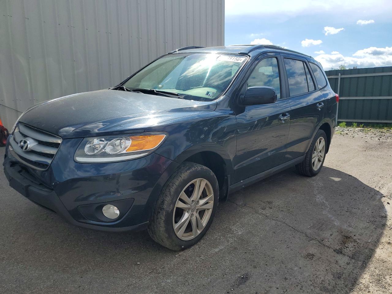 Salvage Hyundai SANTA FE Image