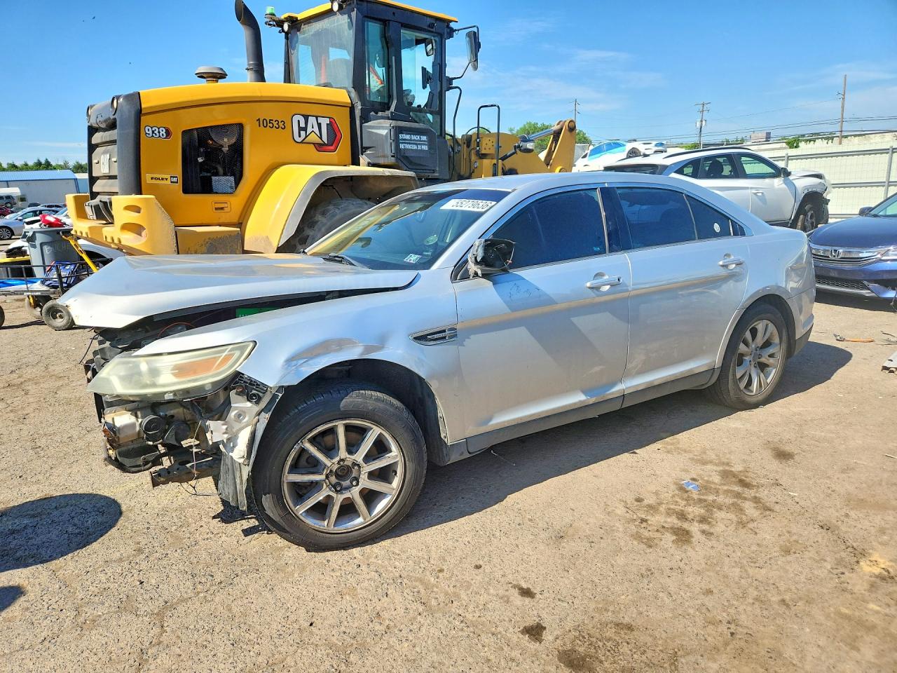 Salvage Ford Taurus Image
