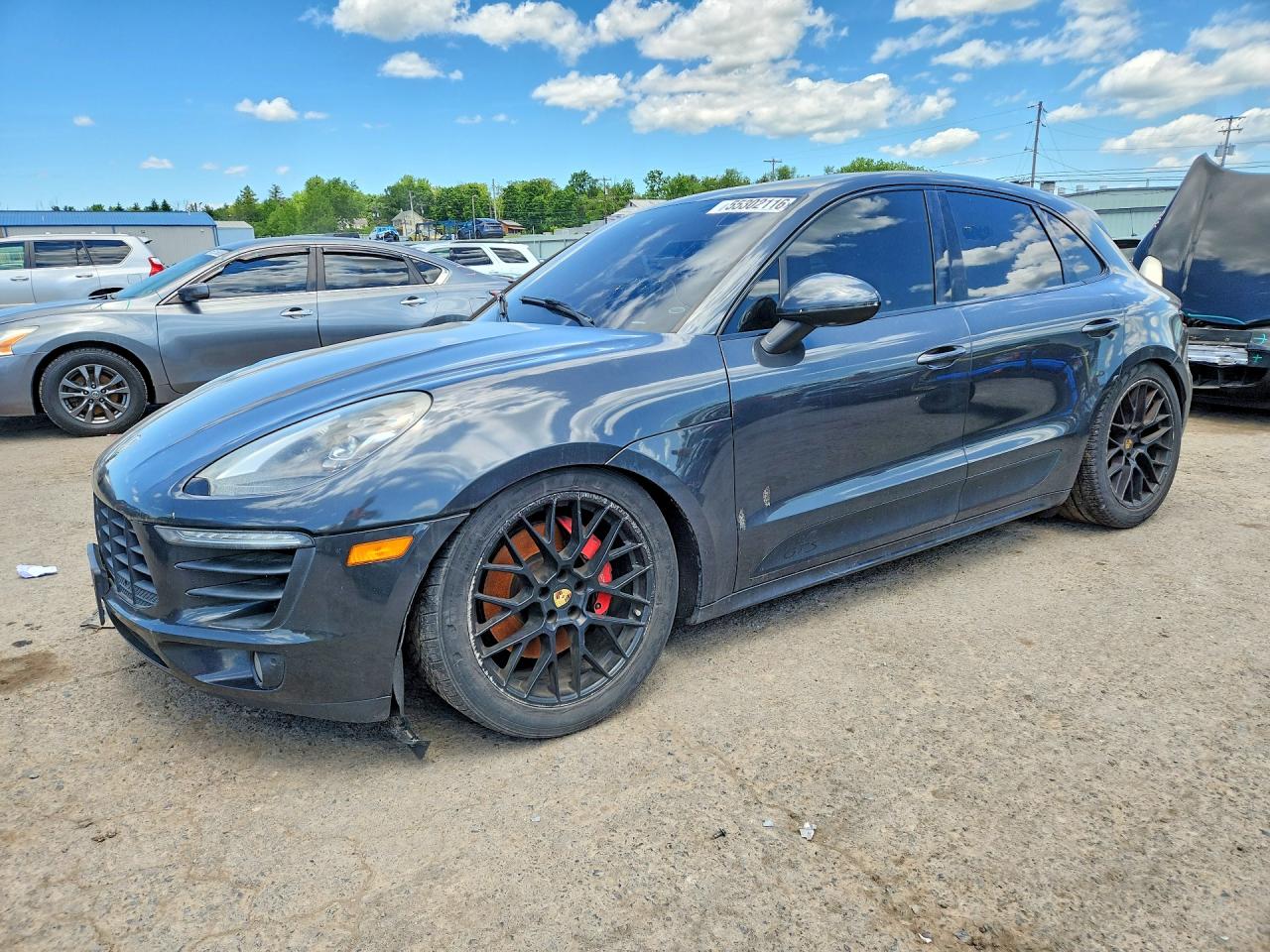 Salvage Porsche Macan Image