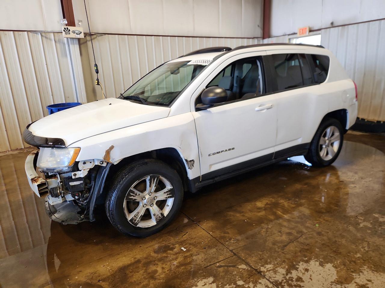 Salvage Jeep Compass Image