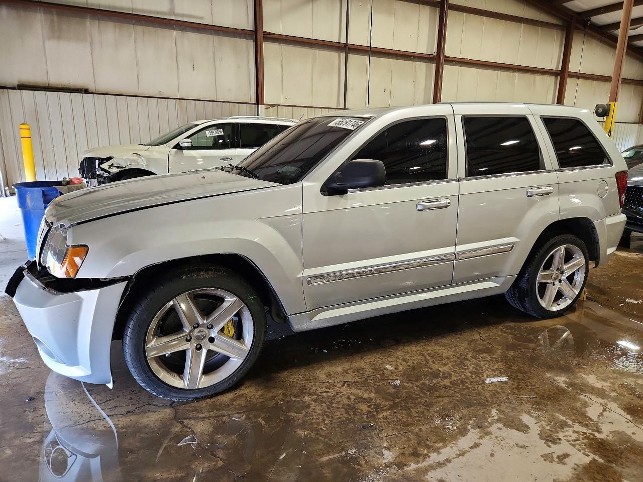 Salvage Jeep Cherokee Image
