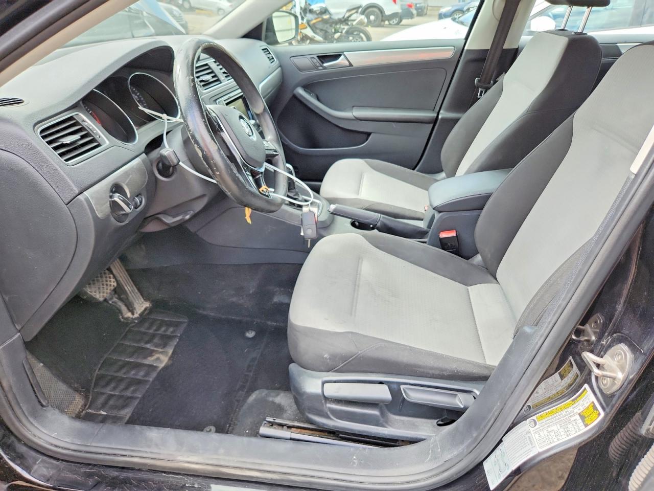 Volkswagen Jetta S