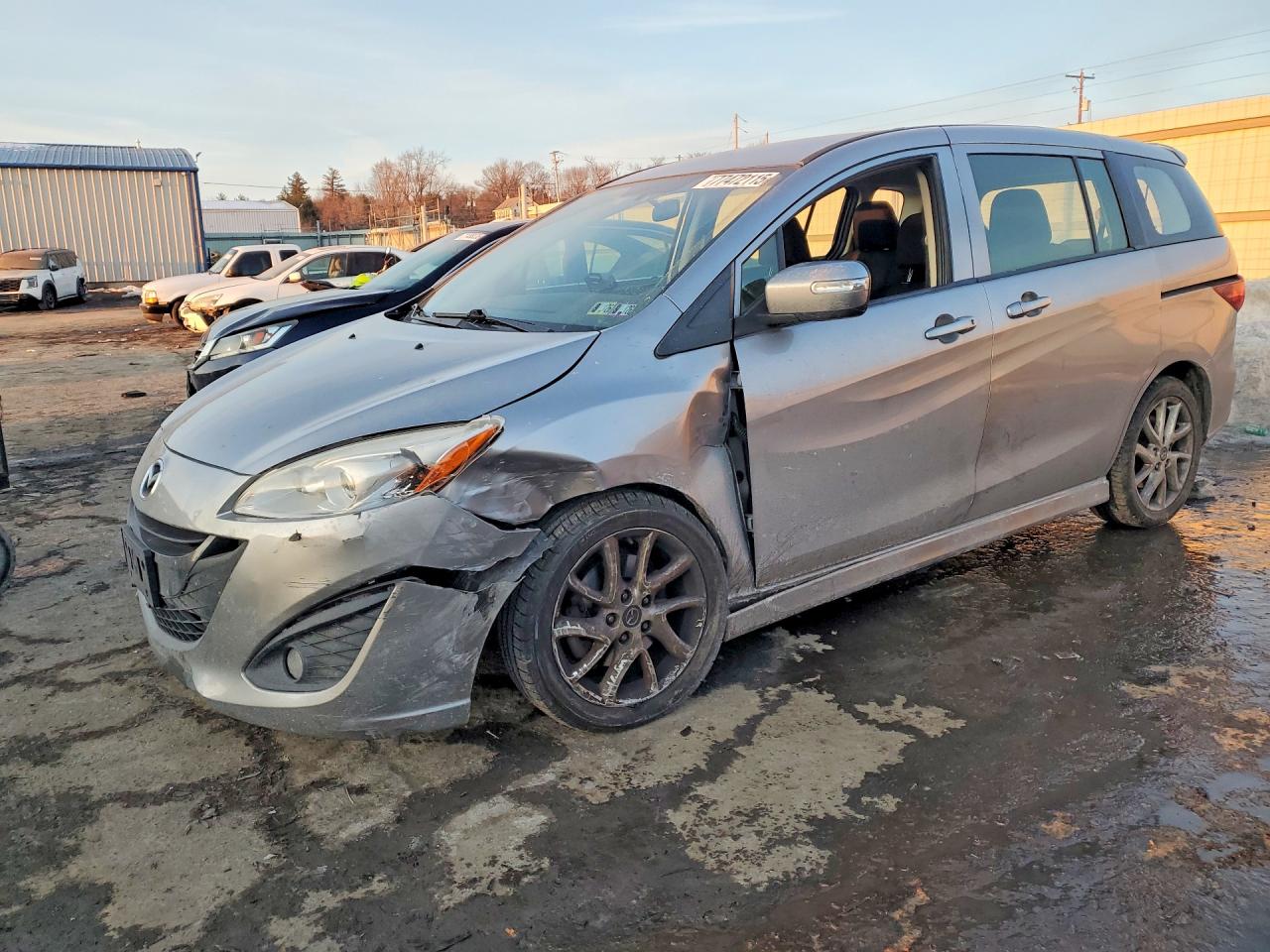 Salvage Mazda 5 Image