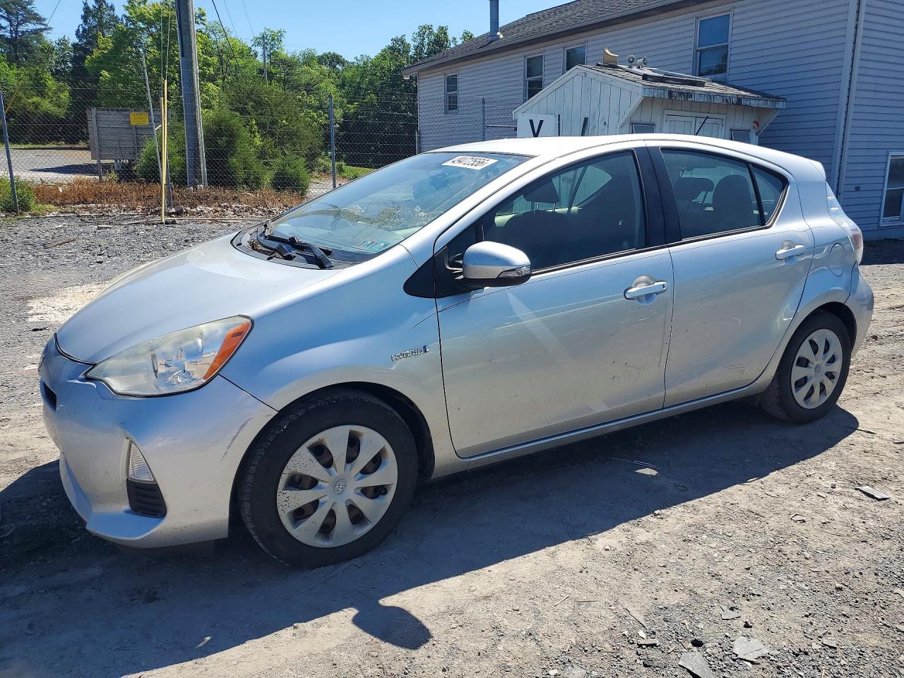 Salvage Toyota Prius Image