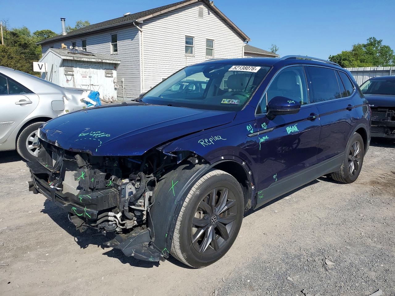 Salvage Volkswagen Tiguan Image