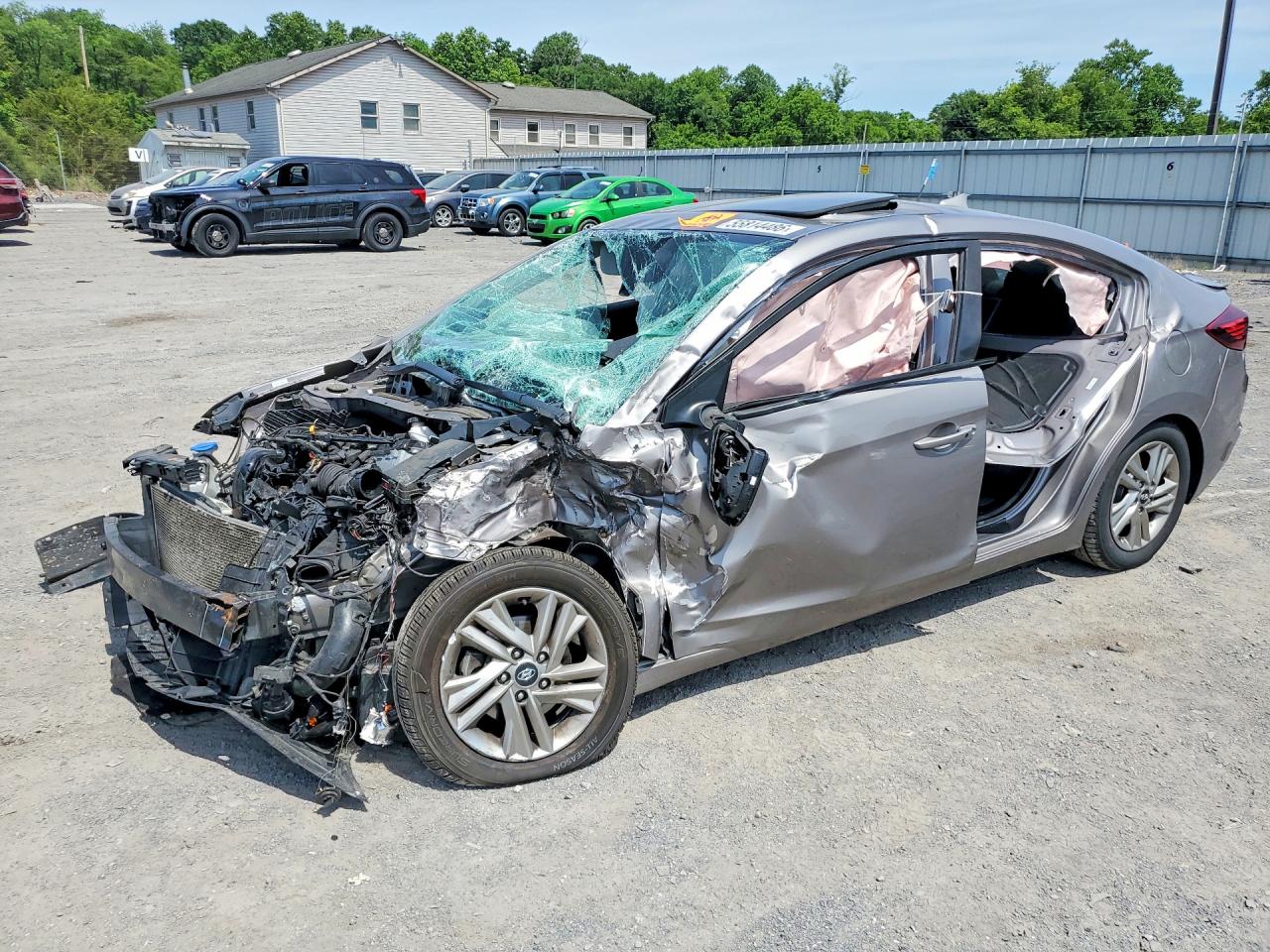 Salvage Hyundai ELANTRA Image