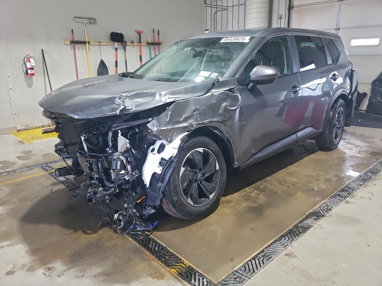 Salvage Nissan Rogue Image