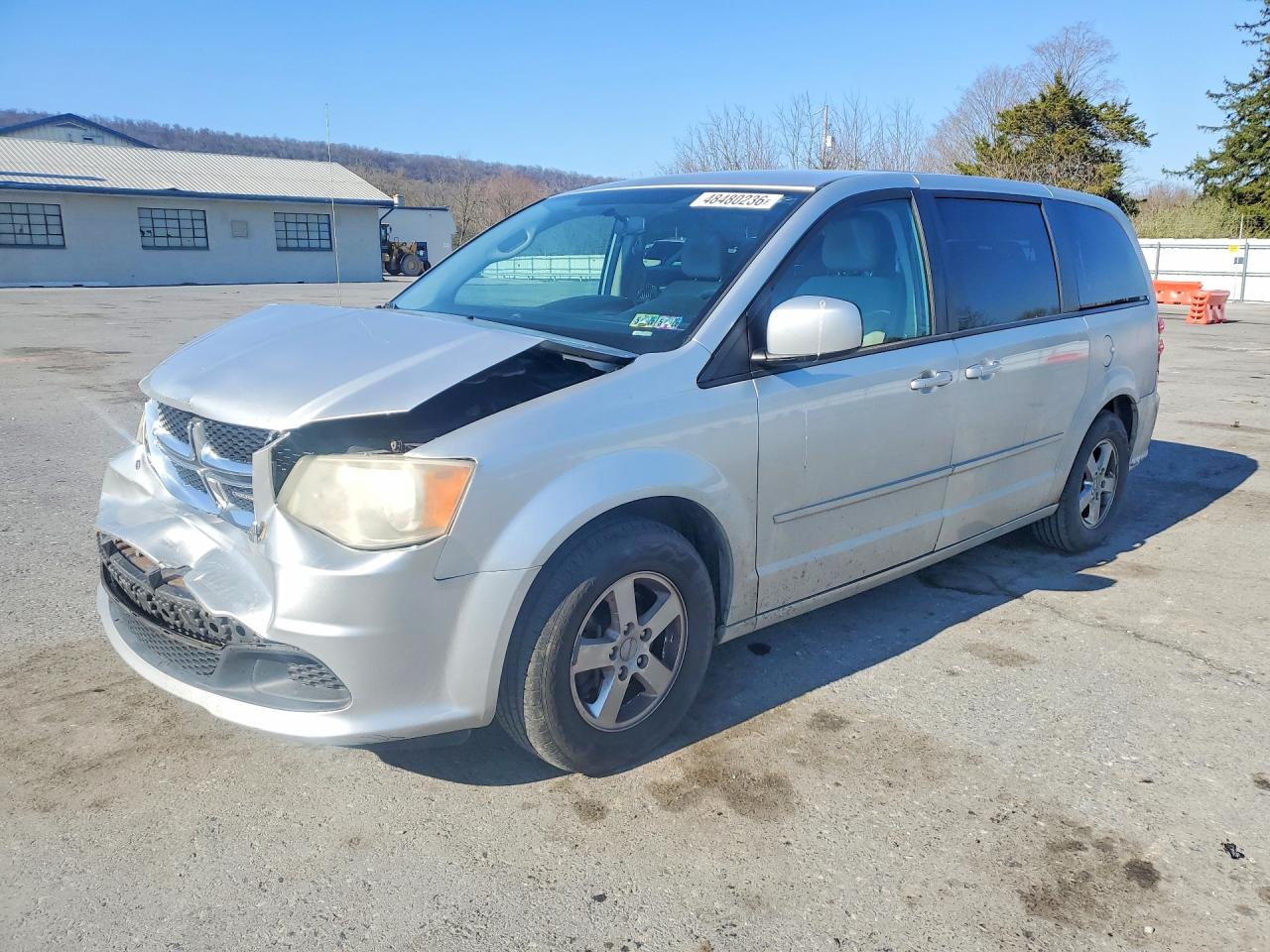 Salvage Dodge Caravan Image