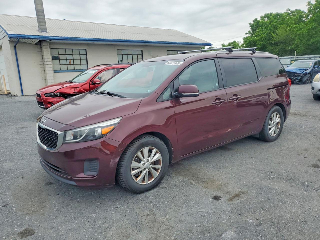 Salvage Kia Sedona Image