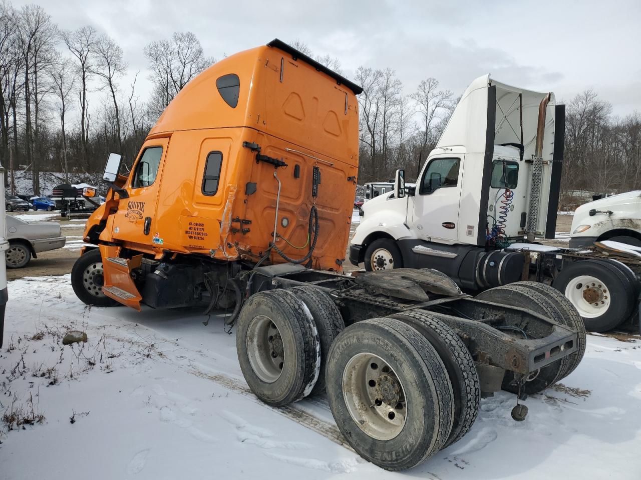 Freigliner Cascadia 126