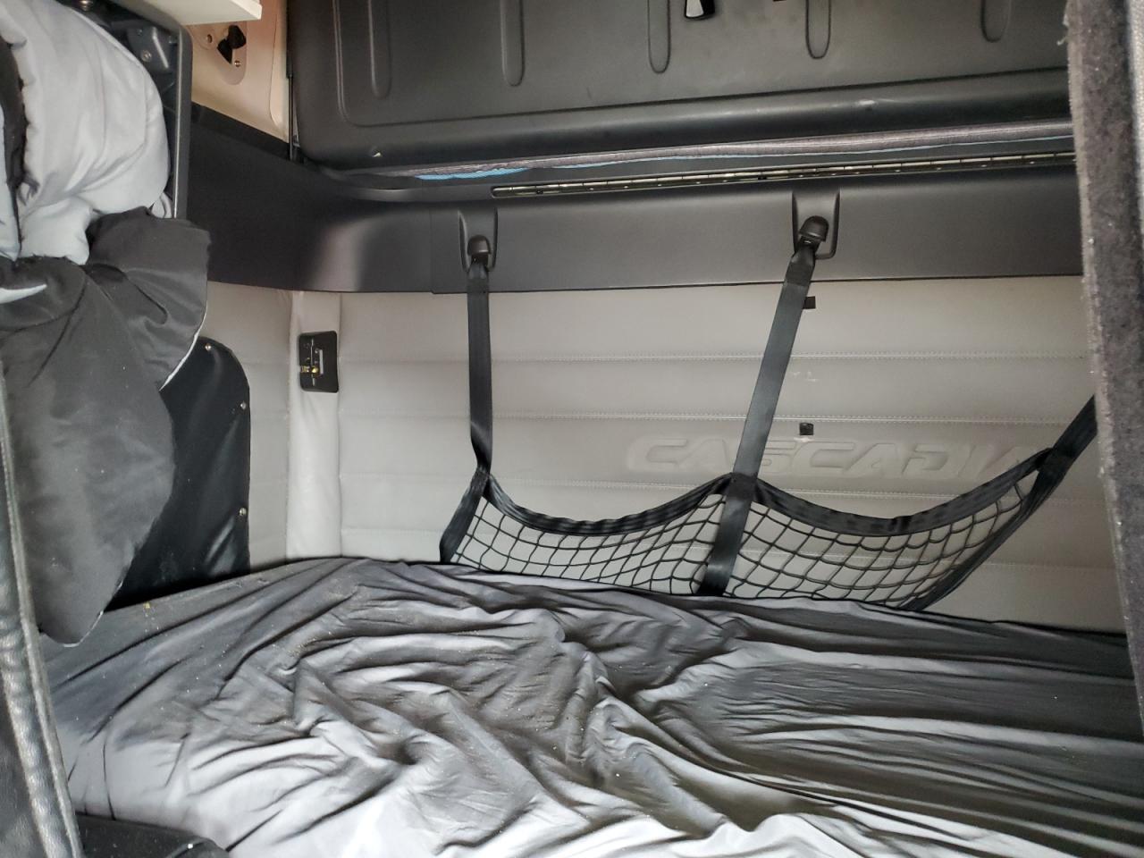 Freigliner Cascadia 126