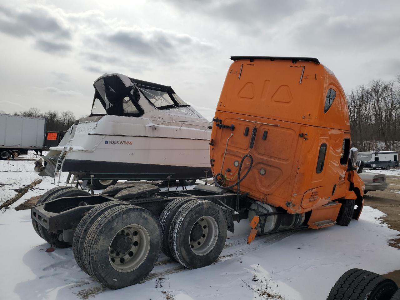 Freigliner Cascadia 126