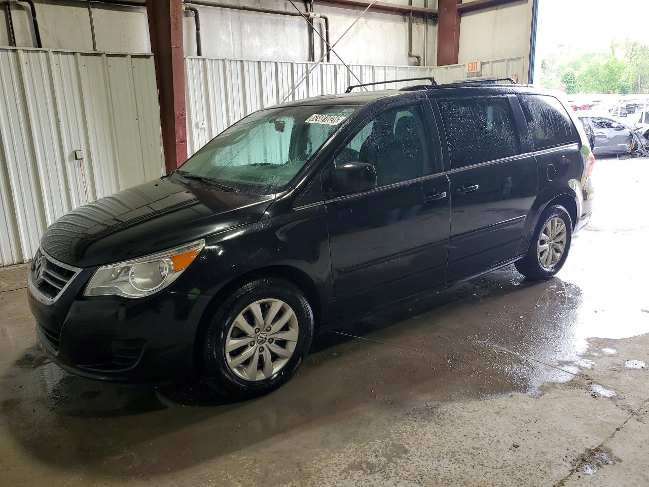Salvage Volkswagen Routan Image