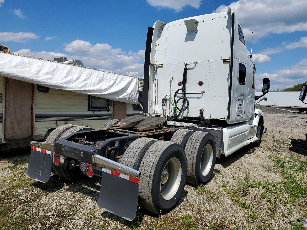 Peterbilt 587