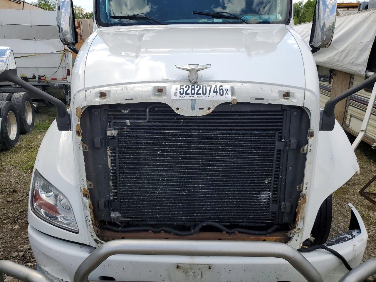 Peterbilt 587