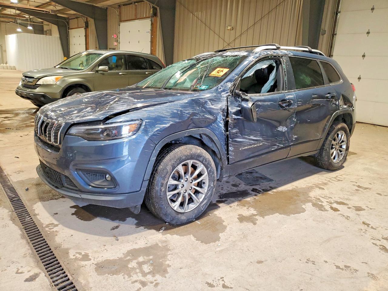 Salvage Jeep Cherokee Image