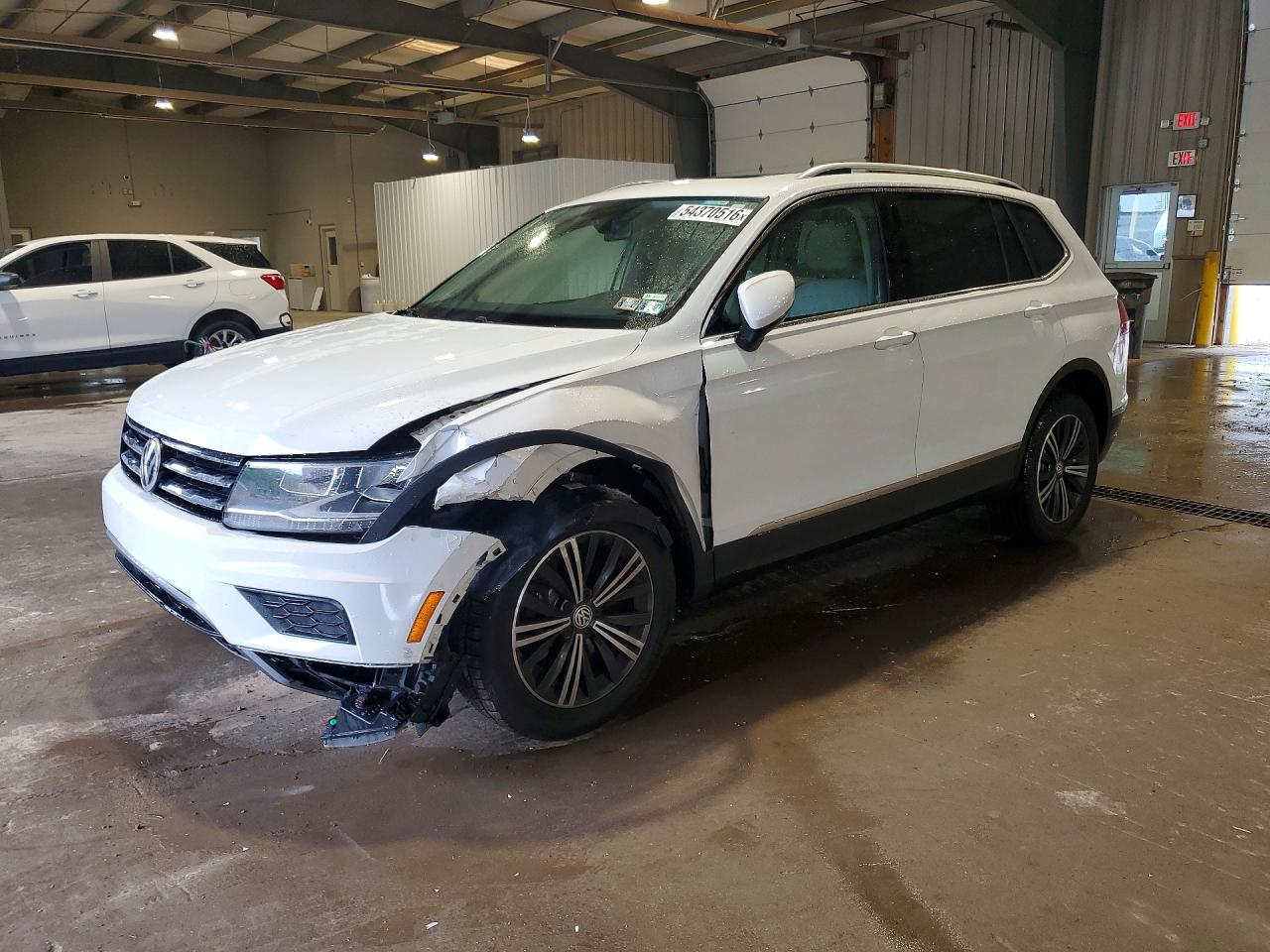 Salvage Volkswagen Tiguan Image