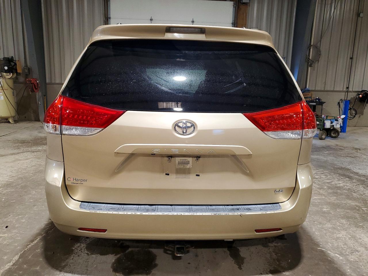 Toyota Sienna Le