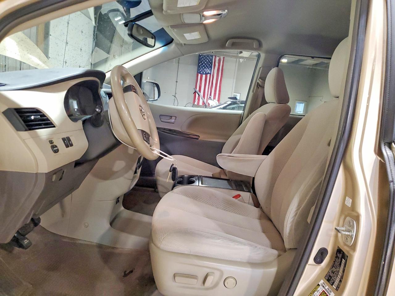 Toyota Sienna Le