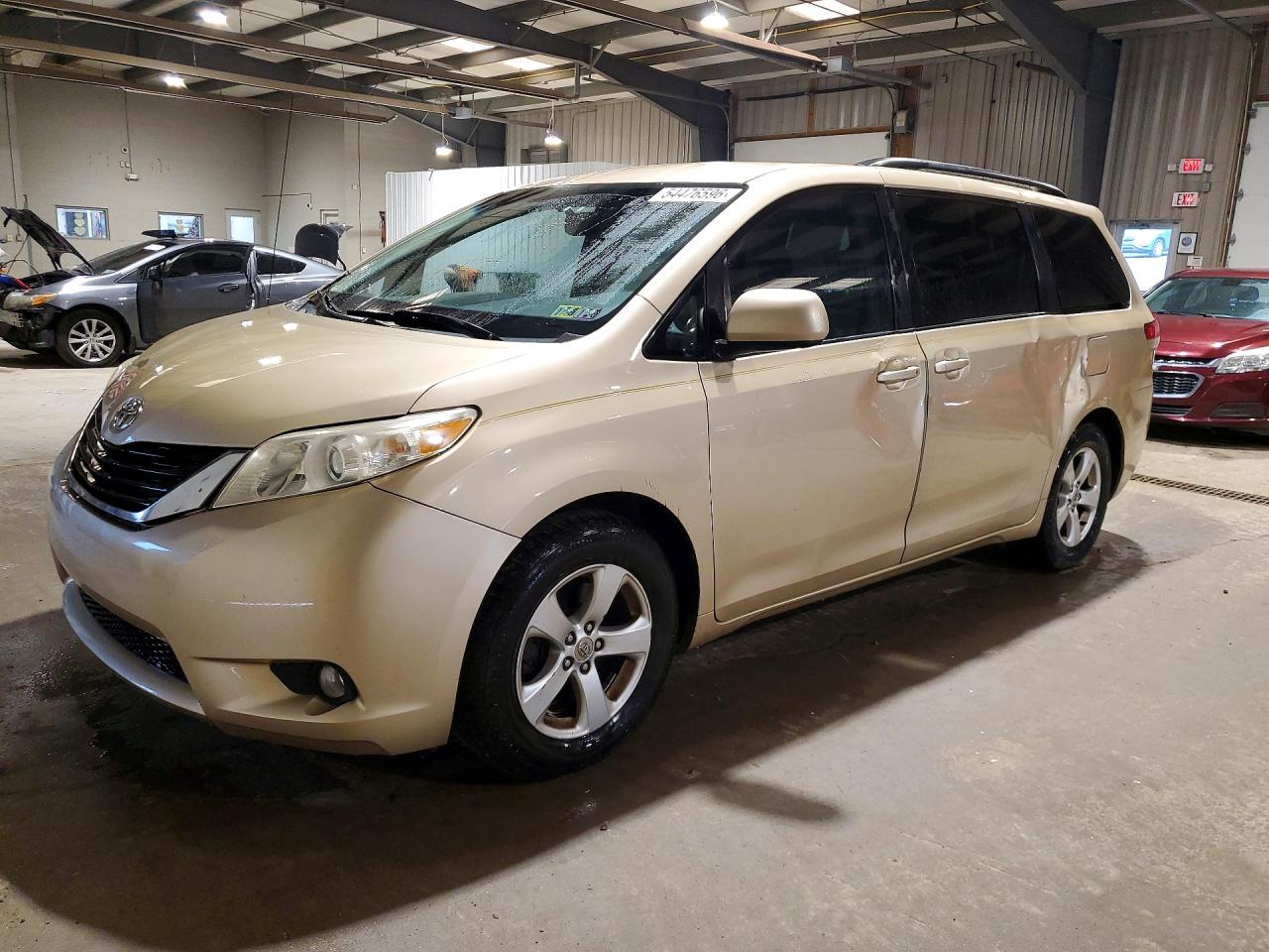 Salvage Toyota Sienna Image