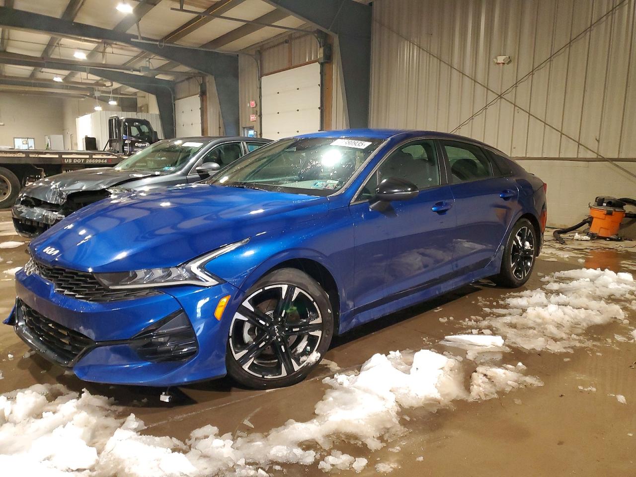 Salvage Kia K5 Image