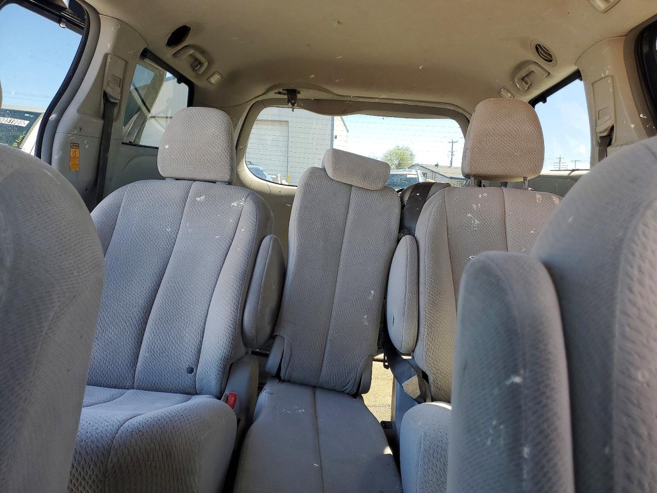 Toyota Sienna Le 8-passenger